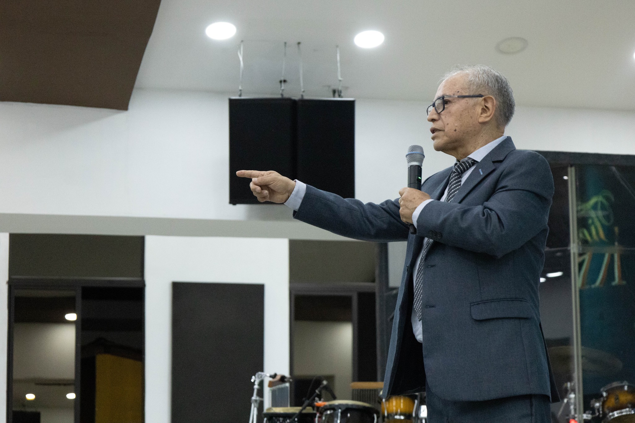 Apóstol Rene Santisteban