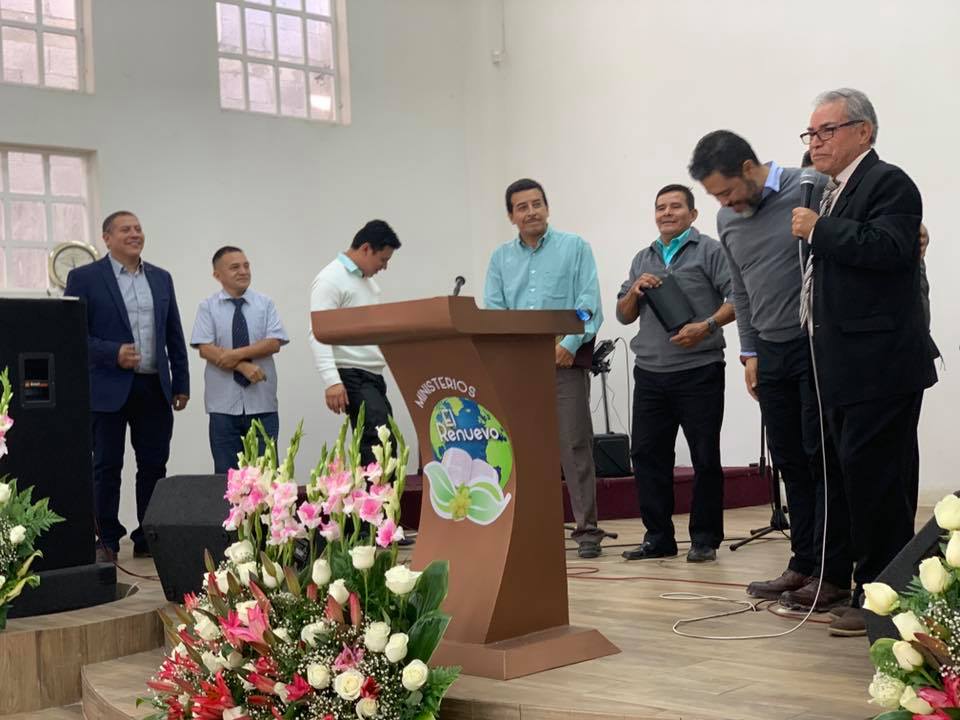 pastores iglesia el renuevo